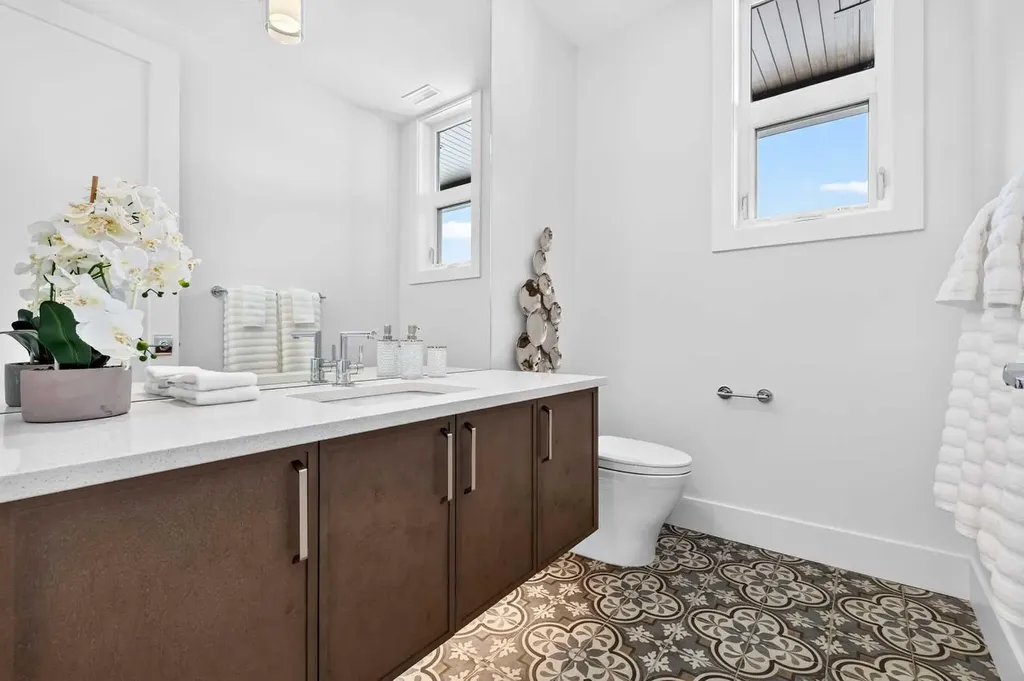 140 Marina Cove SE Calgary AB T3M 3P4