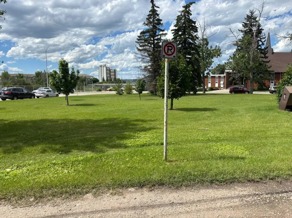 3207 Castle Road NW Calgary AB T2M4K6