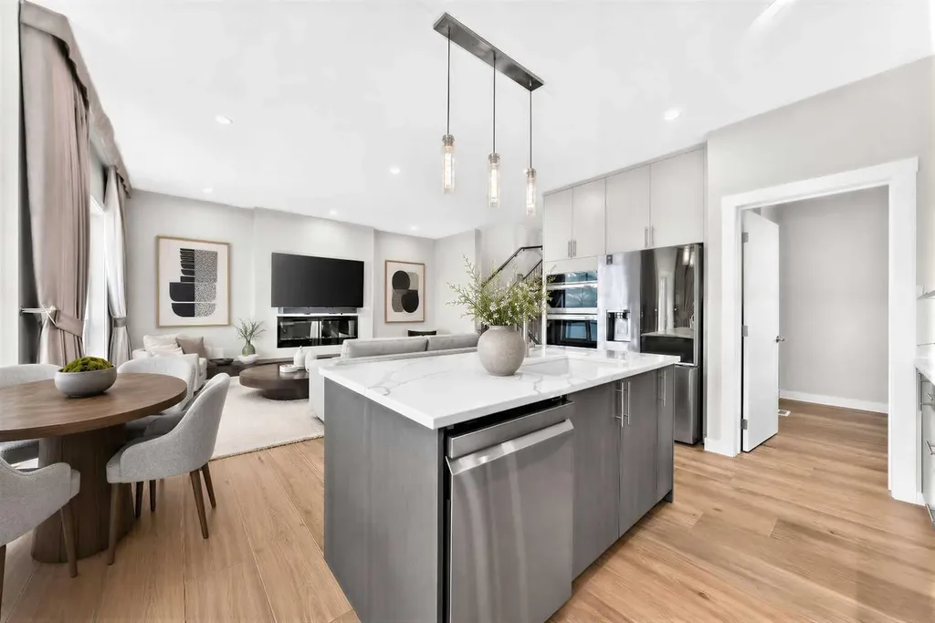 171 Corner Glen Grove NE Calgary AB T3N 2S3