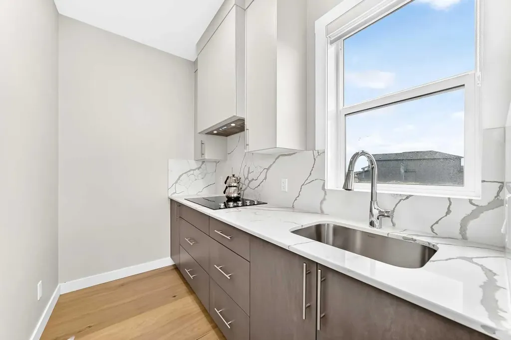 171 Corner Glen Grove NE Calgary AB T3N 2S3