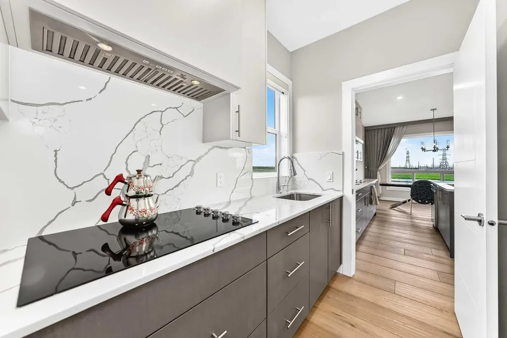 171 Corner Glen Grove NE Calgary AB T3N 2S3