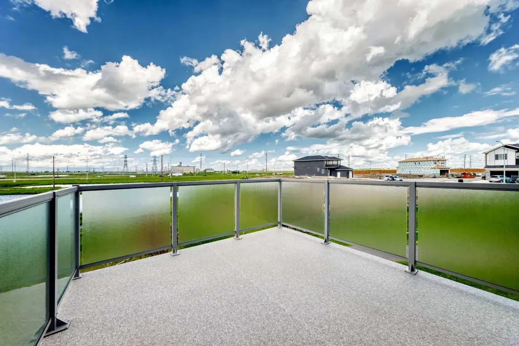171 Corner Glen Grove NE Calgary AB T3N 2S3