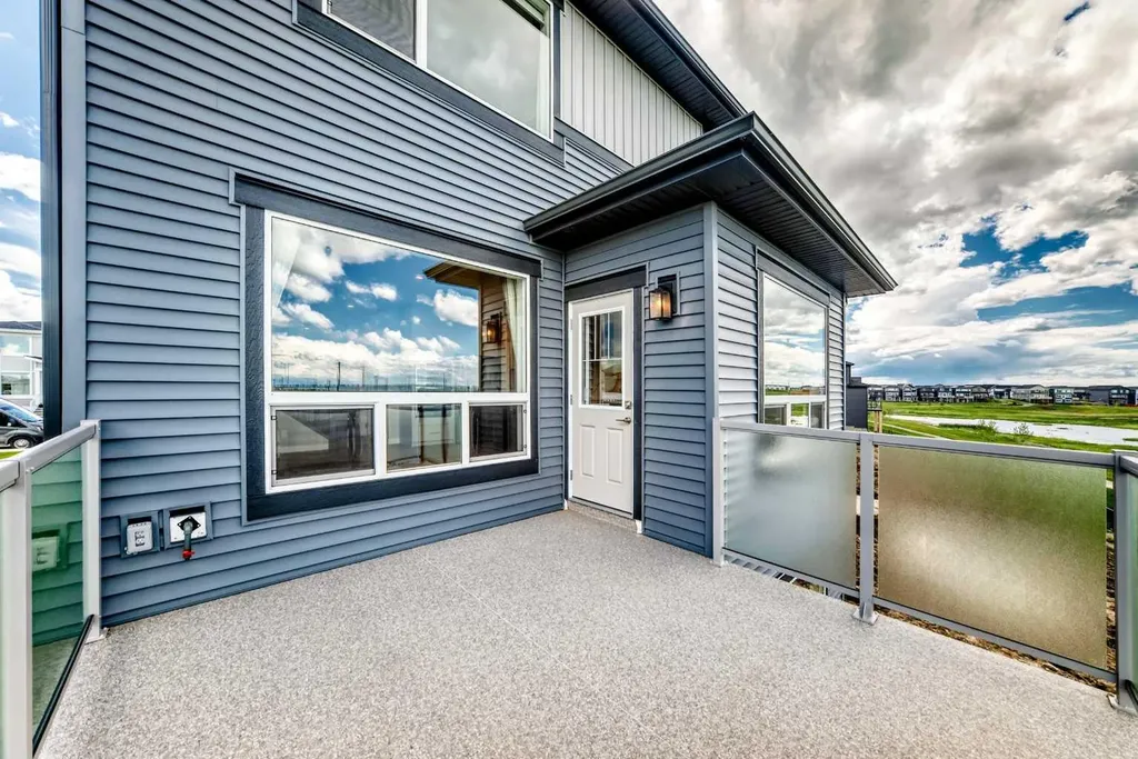 171 Corner Glen Grove NE Calgary AB T3N 2S3