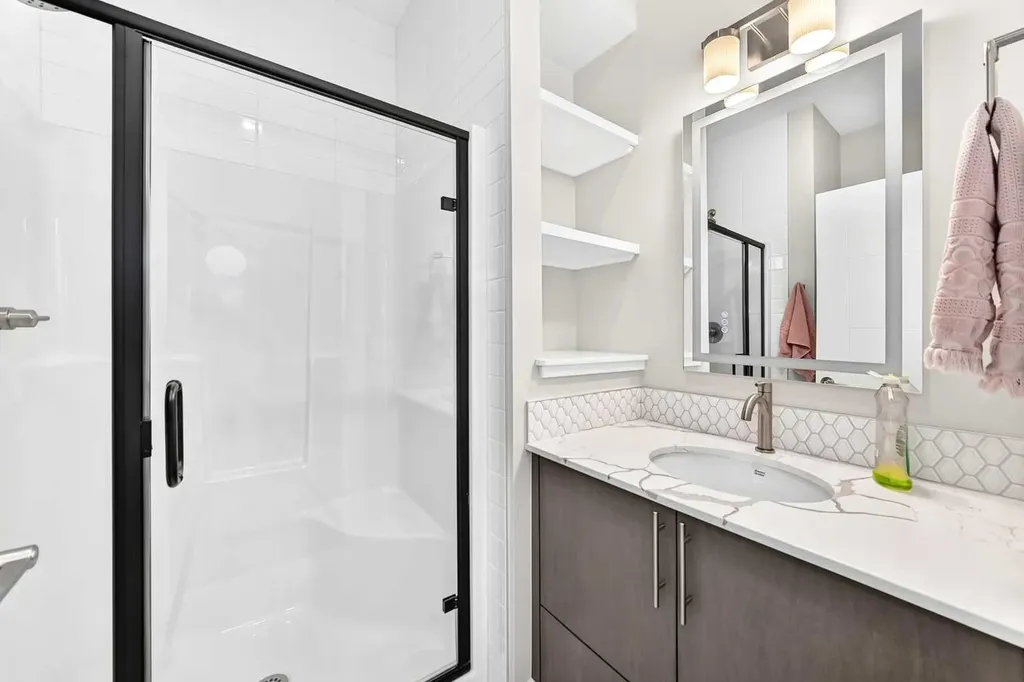 171 Corner Glen Grove NE Calgary AB T3N 2S3