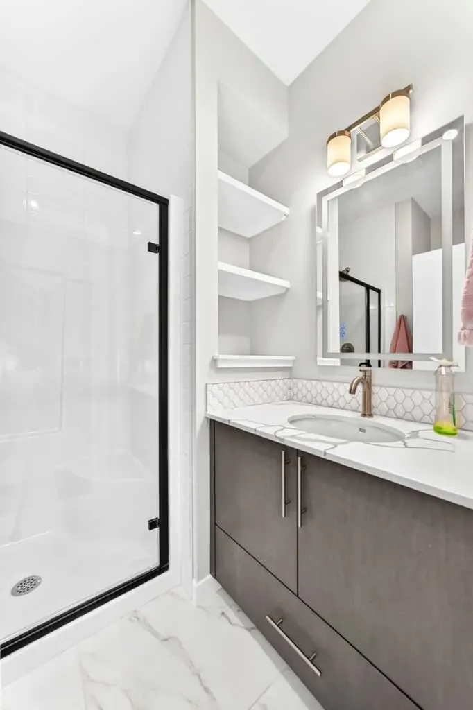 171 Corner Glen Grove NE Calgary AB T3N 2S3