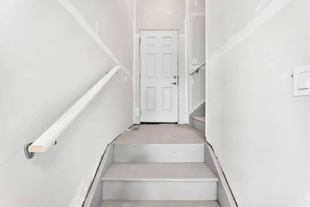 171 Corner Glen Grove NE Calgary AB T3N 2S3