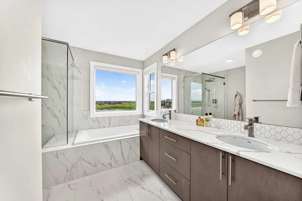 171 Corner Glen Grove NE Calgary AB T3N 2S3