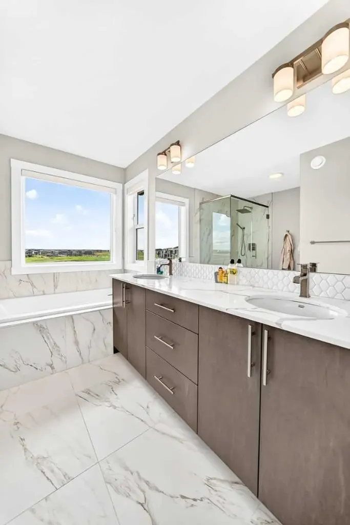 171 Corner Glen Grove NE Calgary AB T3N 2S3