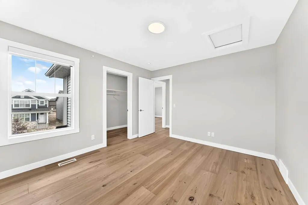 171 Corner Glen Grove NE Calgary AB T3N 2S3