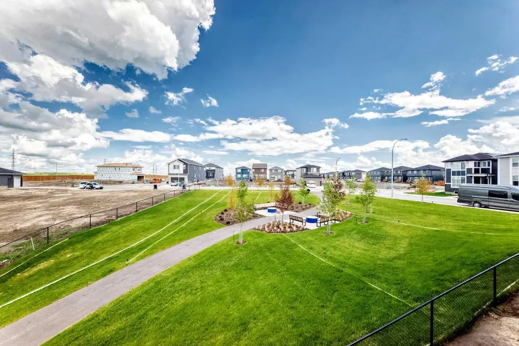 171 Corner Glen Grove NE Calgary AB T3N 2S3