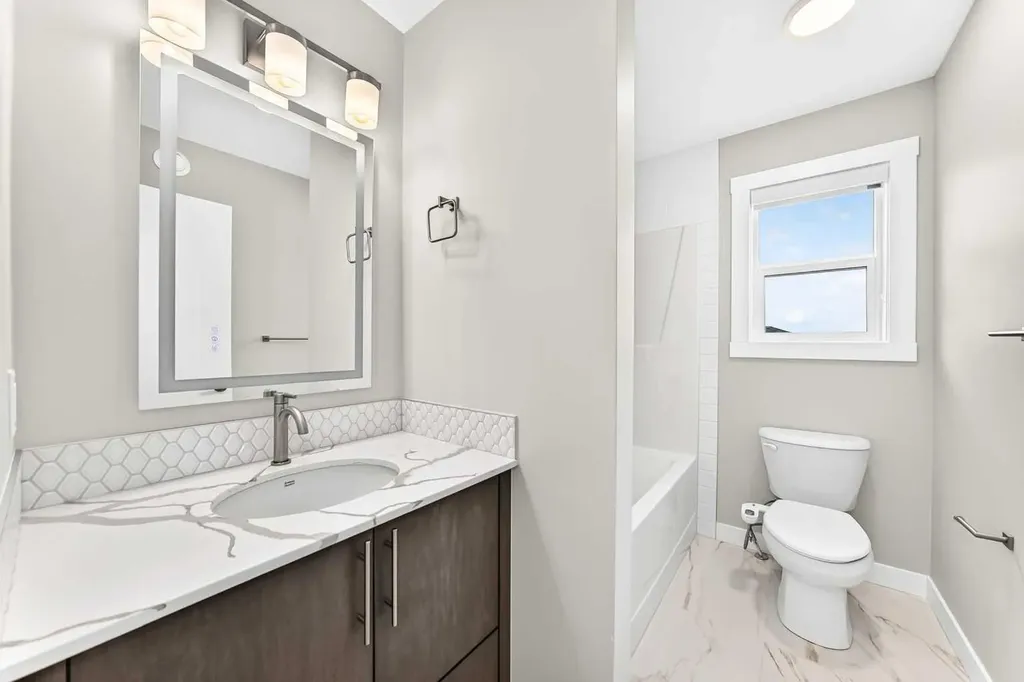 171 Corner Glen Grove NE Calgary AB T3N 2S3