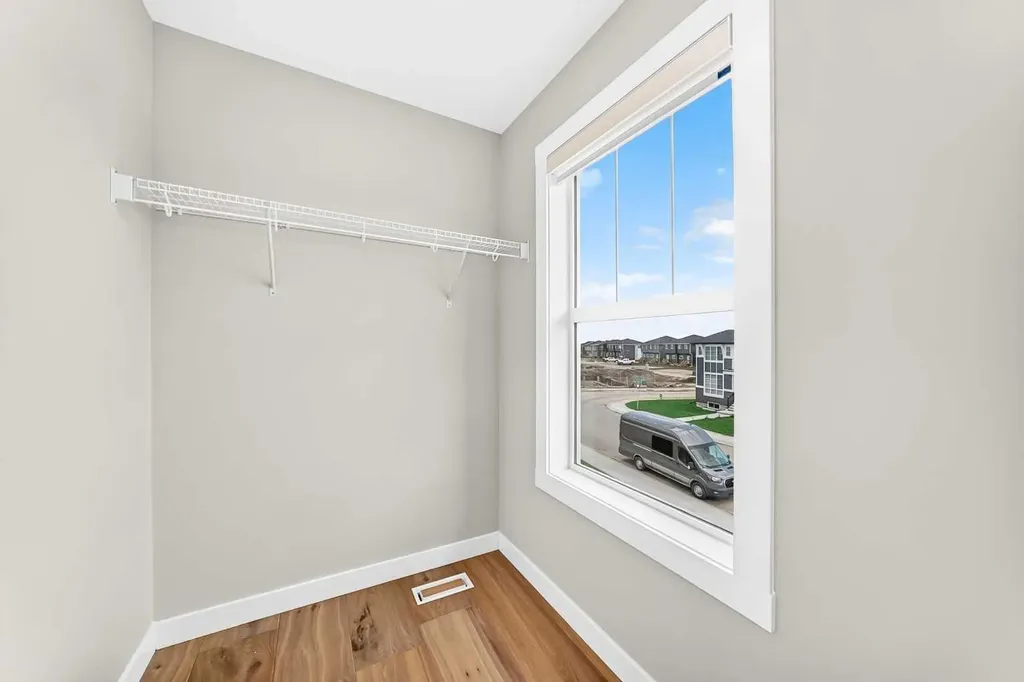171 Corner Glen Grove NE Calgary AB T3N 2S3