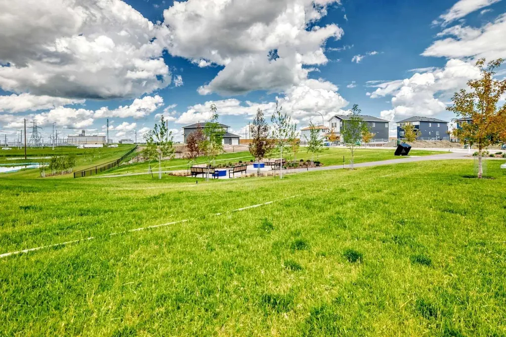 171 Corner Glen Grove NE Calgary AB T3N 2S3