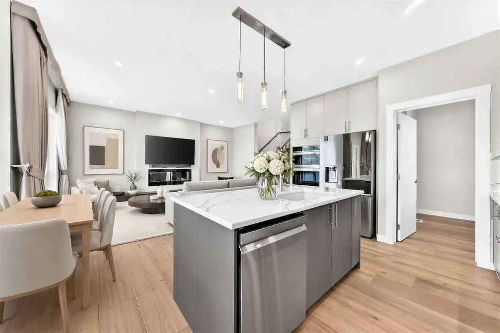 171 Corner Glen Grove NE Calgary AB T3N 2S3