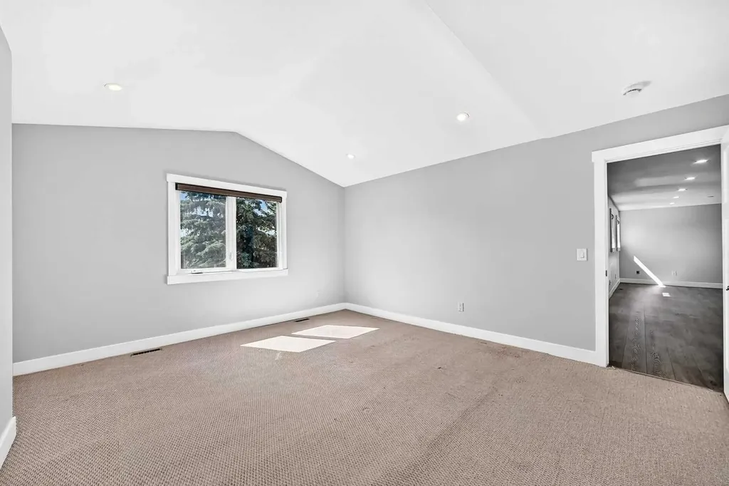 884 East Chestermere Drive Chestermere AB T1X 1A7