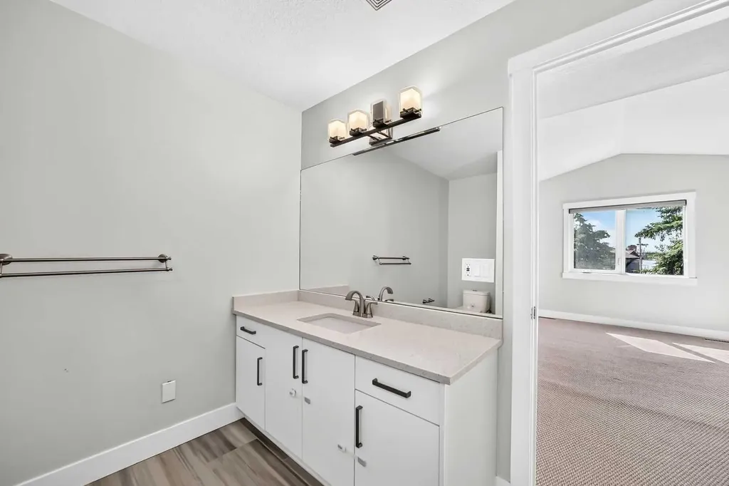 884 East Chestermere Chestermere AB T1X 1A7