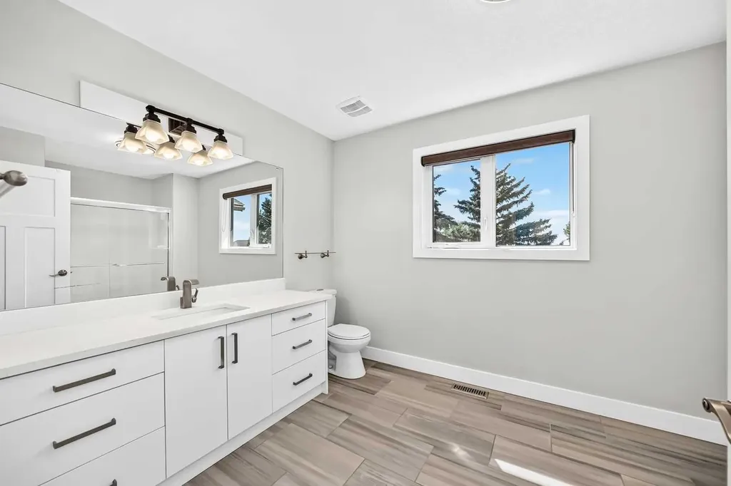 884 East Chestermere Drive Chestermere AB T1X 1A7