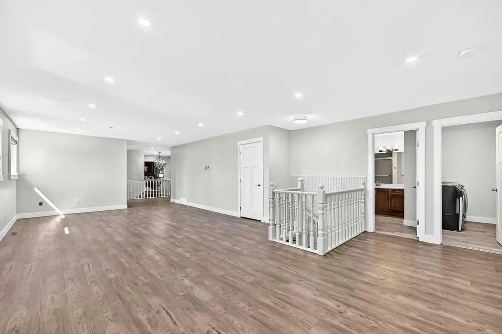 884 East Chestermere Drive Chestermere AB T1X 1A7