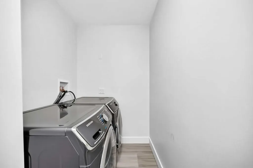 884 East Chestermere Drive Chestermere AB T1X 1A7