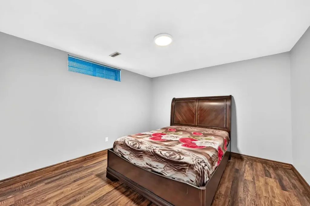 884 East Chestermere Drive Chestermere AB T1X 1A7