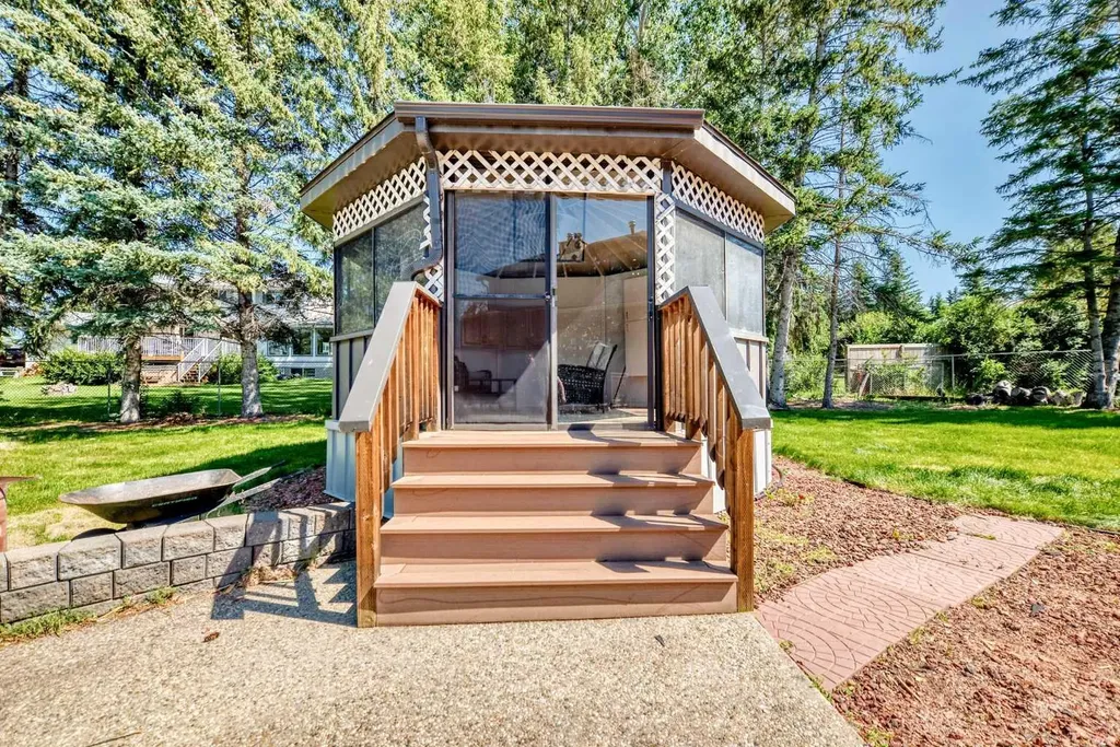 884 East Chestermere Chestermere AB T1X 1A7