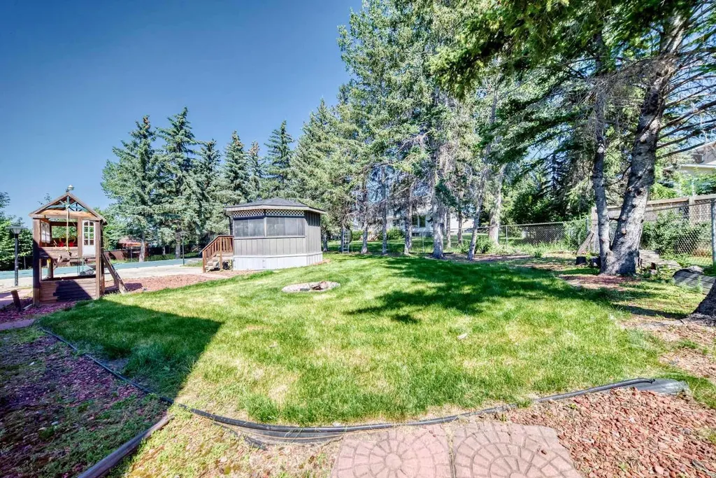 884 East Chestermere Drive Chestermere AB T1X 1A7