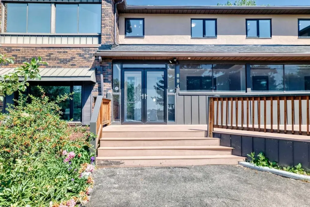 884 East Chestermere Chestermere AB T1X 1A7