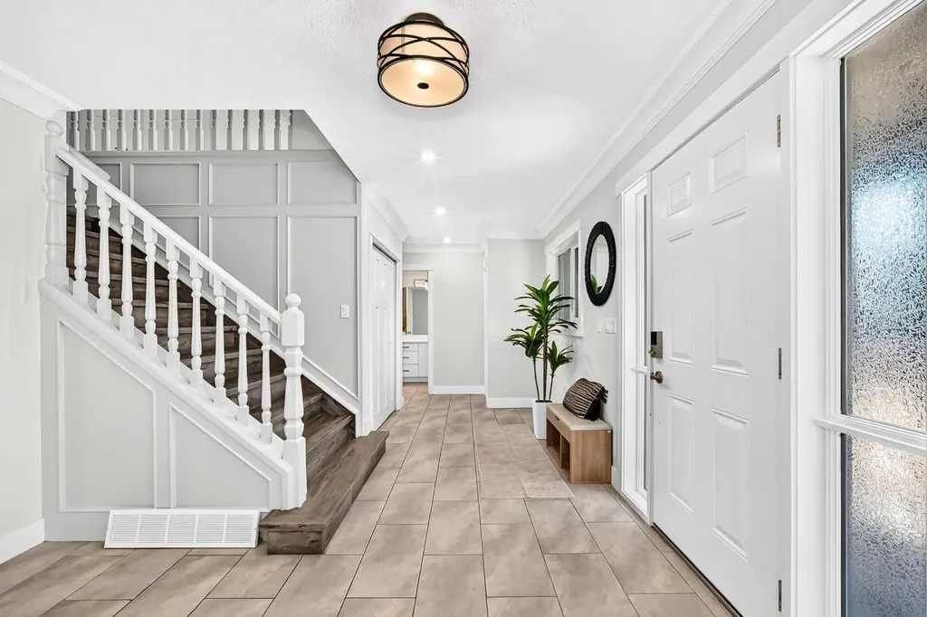 884 East Chestermere Drive Chestermere AB T1X 1A7