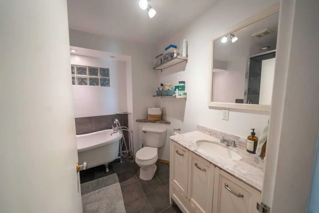 1410 42 Street SW Calgary AB T3C 1Z3