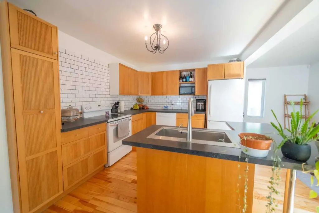 1410 42 Street SW Calgary AB T3C 1Z3