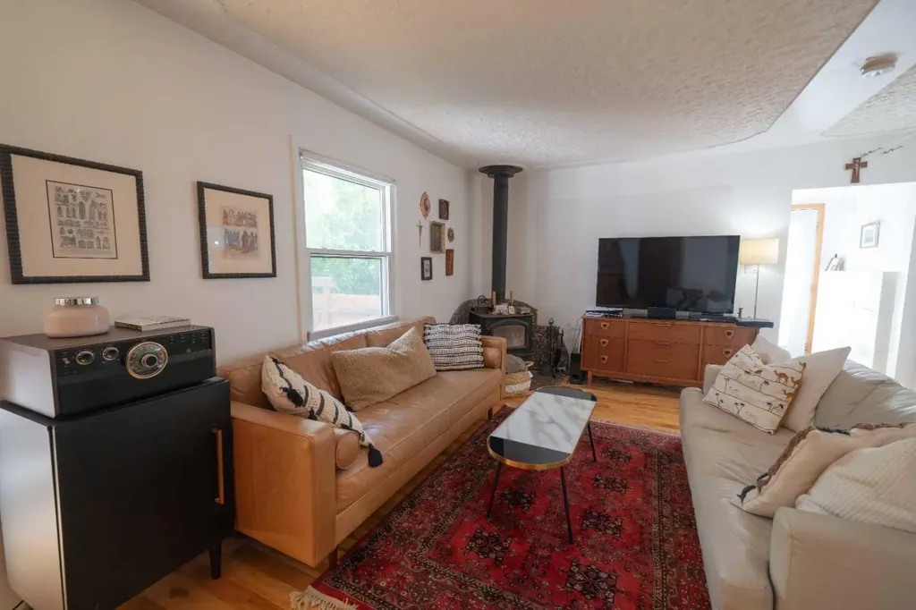 1410 42 Street SW Calgary AB T3C 1Z3