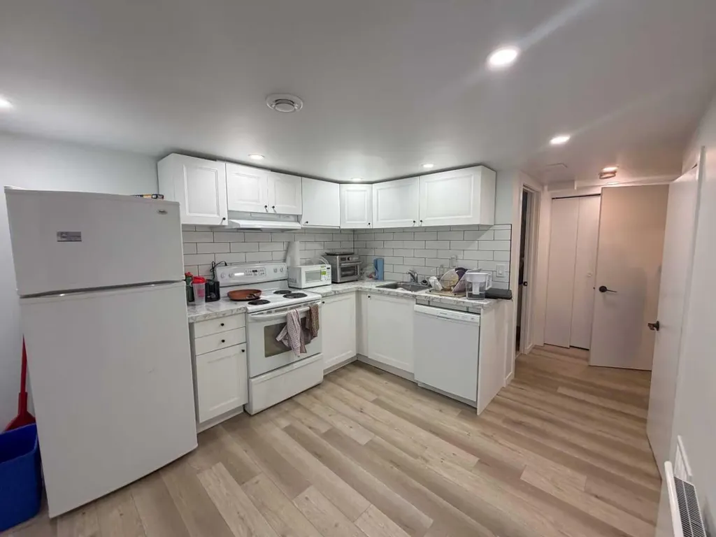 1410 42 Street SW Calgary AB T3C 1Z3