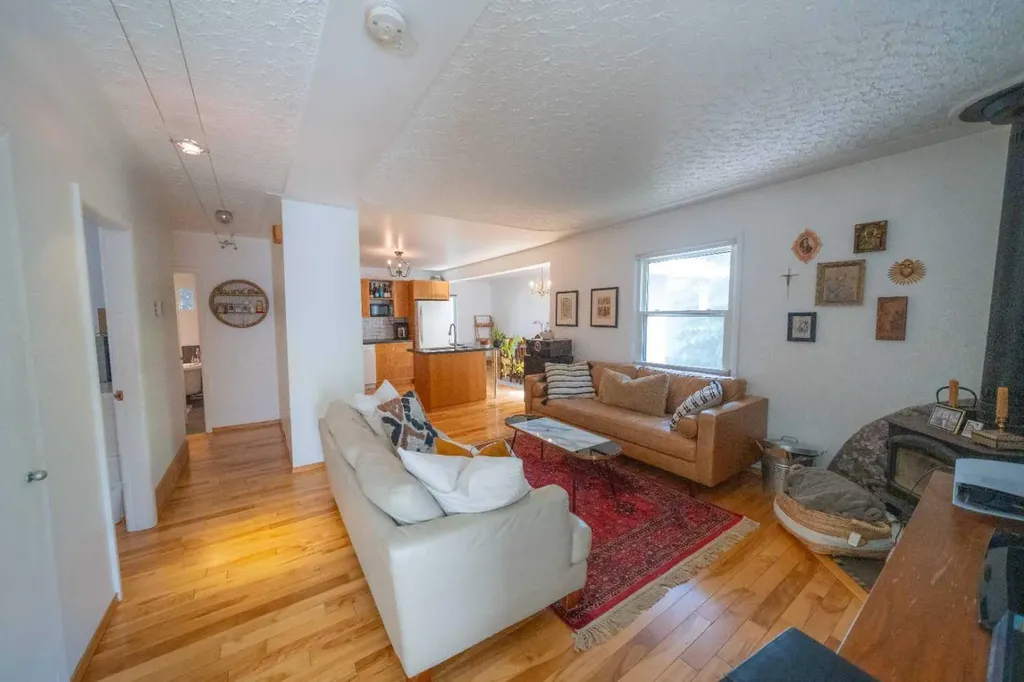 1410 42 Street SW Calgary AB T3C 1Z3
