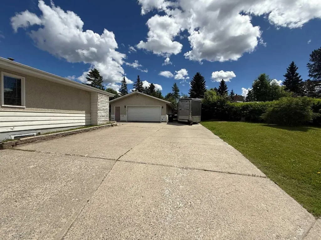 106 Sunwapta Drive Hinton AB T7V 1G3