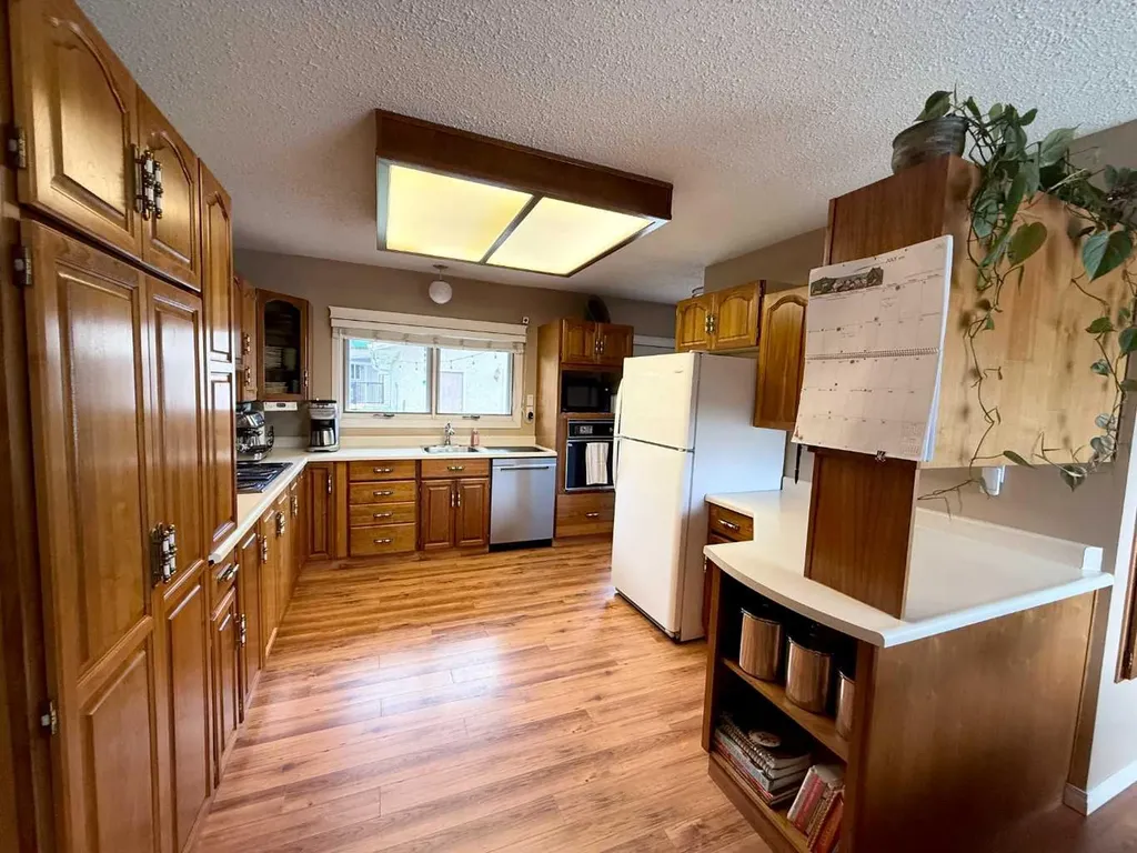 106 Sunwapta Drive Hinton AB T7V 1G3