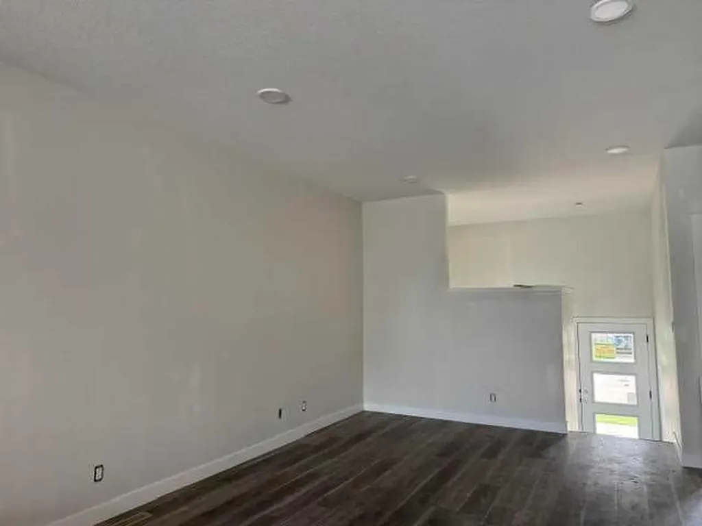 12 Memorial Parkway Rural Red Deer County AB T4E3B7