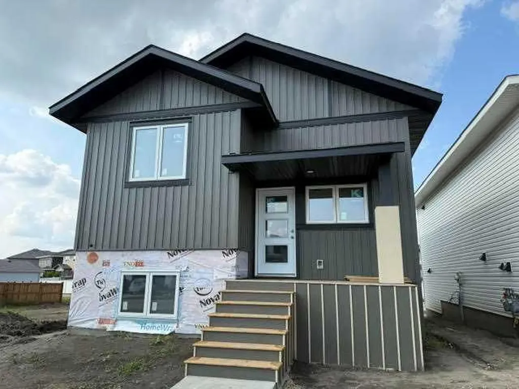 12 Memorial Parkway Rural Red Deer County AB T4E3B7