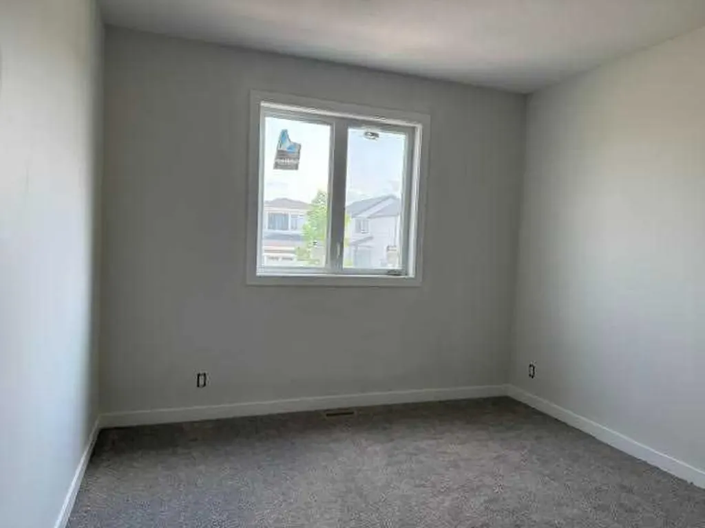 12 Memorial Parkway Rural Red Deer County AB T4E3B7