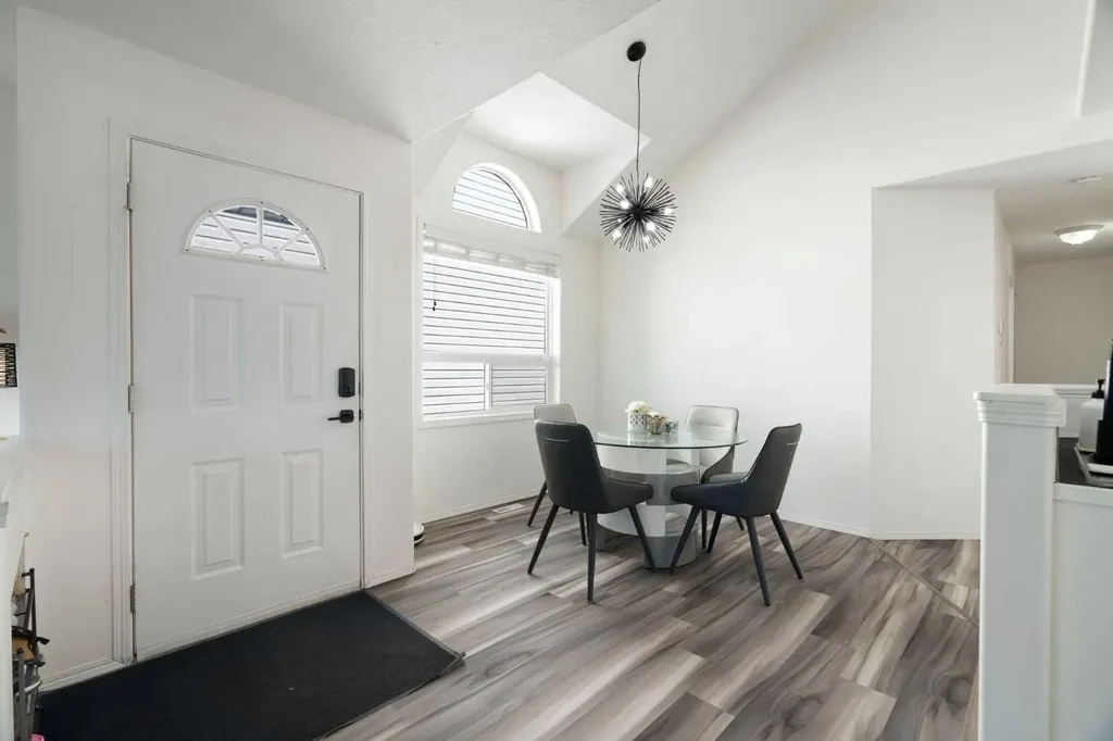 412 9 Street Beiseker AB T0M0G0