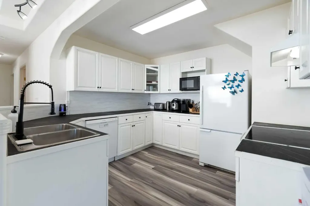 412 9 Street Beiseker AB T0M0G0