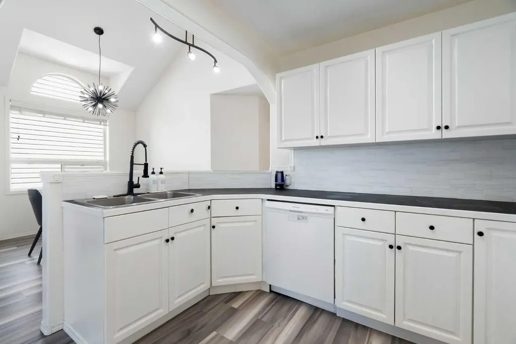 412 9 Street Beiseker AB T0M0G0