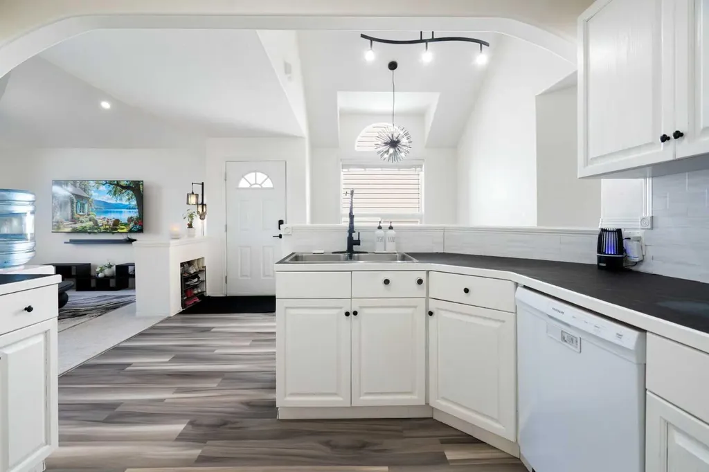 412 9 Street Beiseker AB T0M0G0