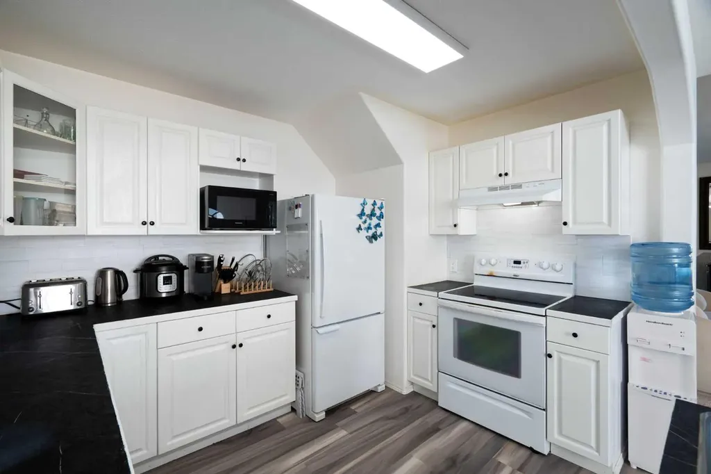 412 9 Street Beiseker AB T0M0G0
