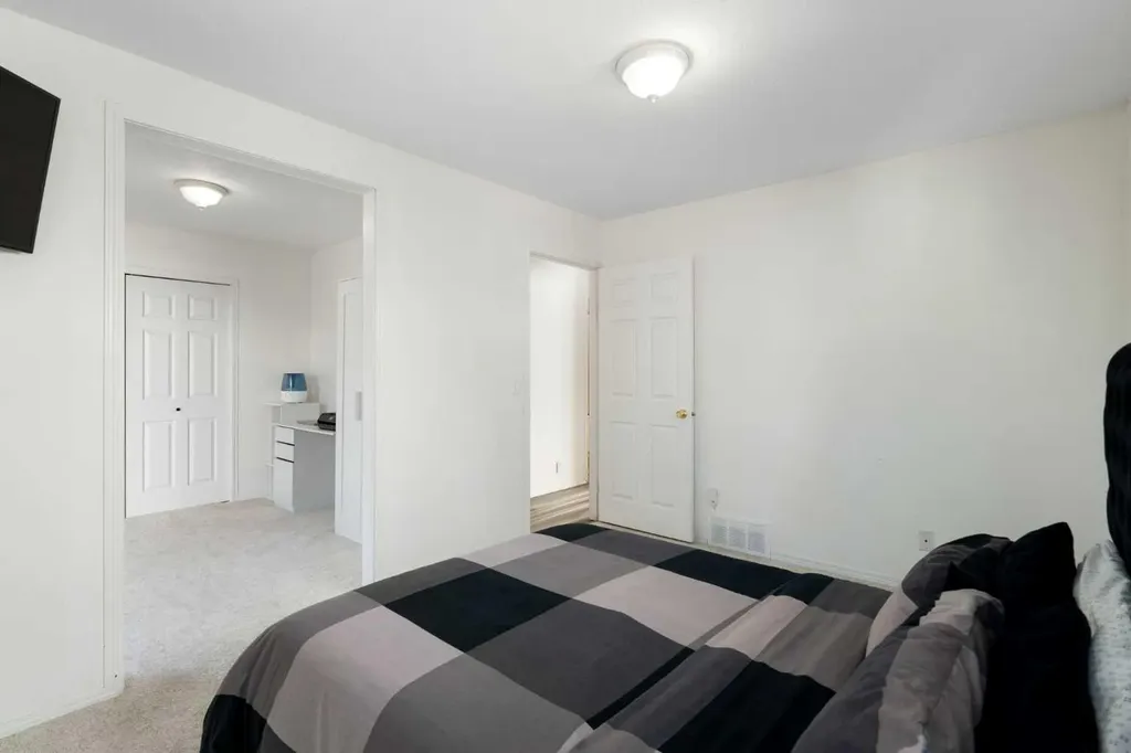 412 9 Street Beiseker AB T0M0G0