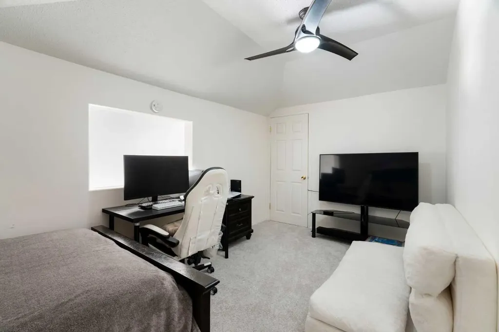 412 9 Street Beiseker AB T0M0G0