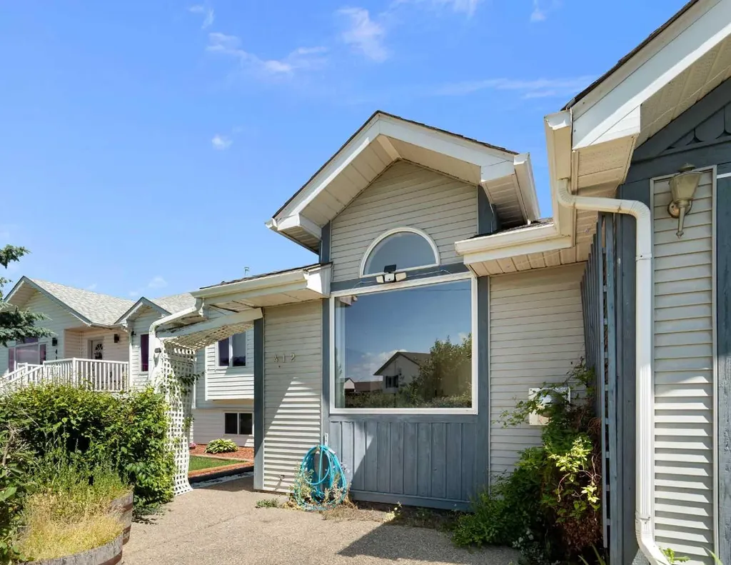 412 9 Street Beiseker AB T0M0G0