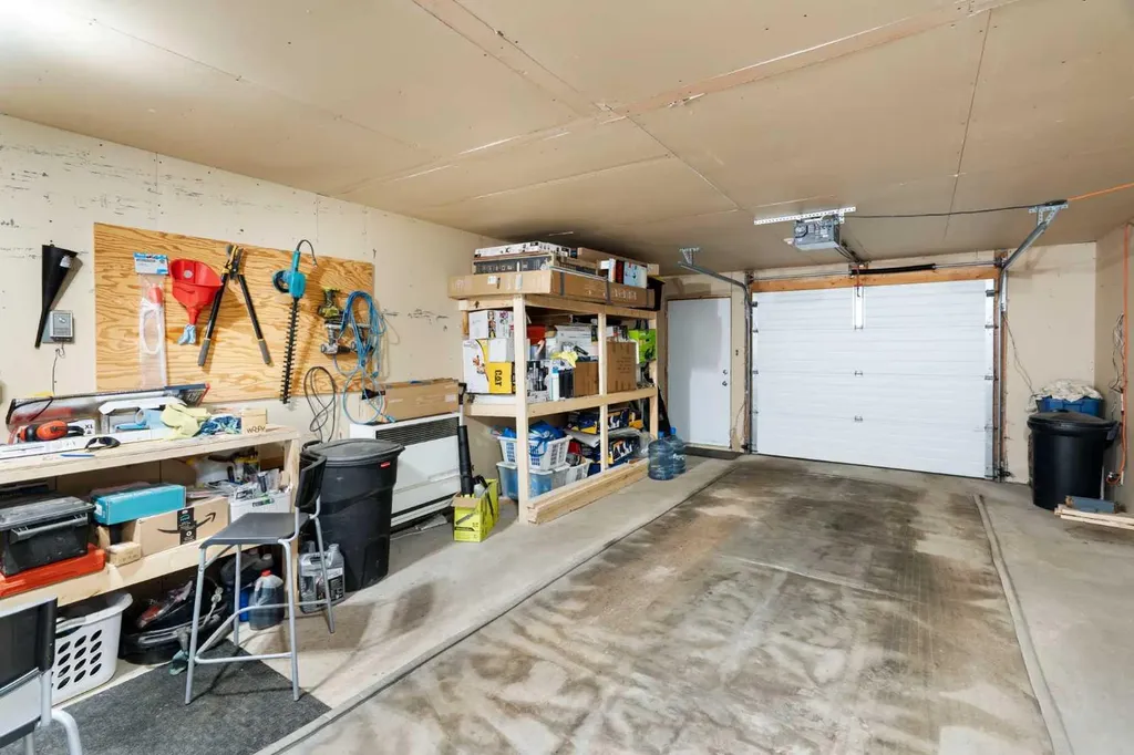 412 9 Street Beiseker AB T0M0G0