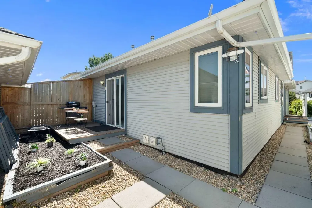 412 9 Street Beiseker AB T0M0G0