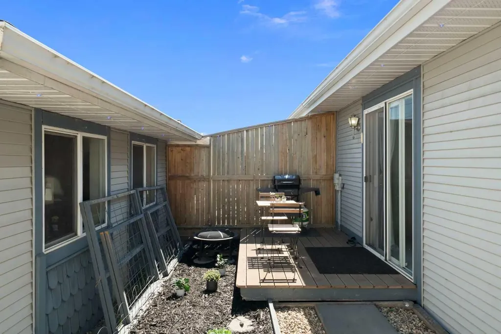 412 9 Street Beiseker AB T0M0G0