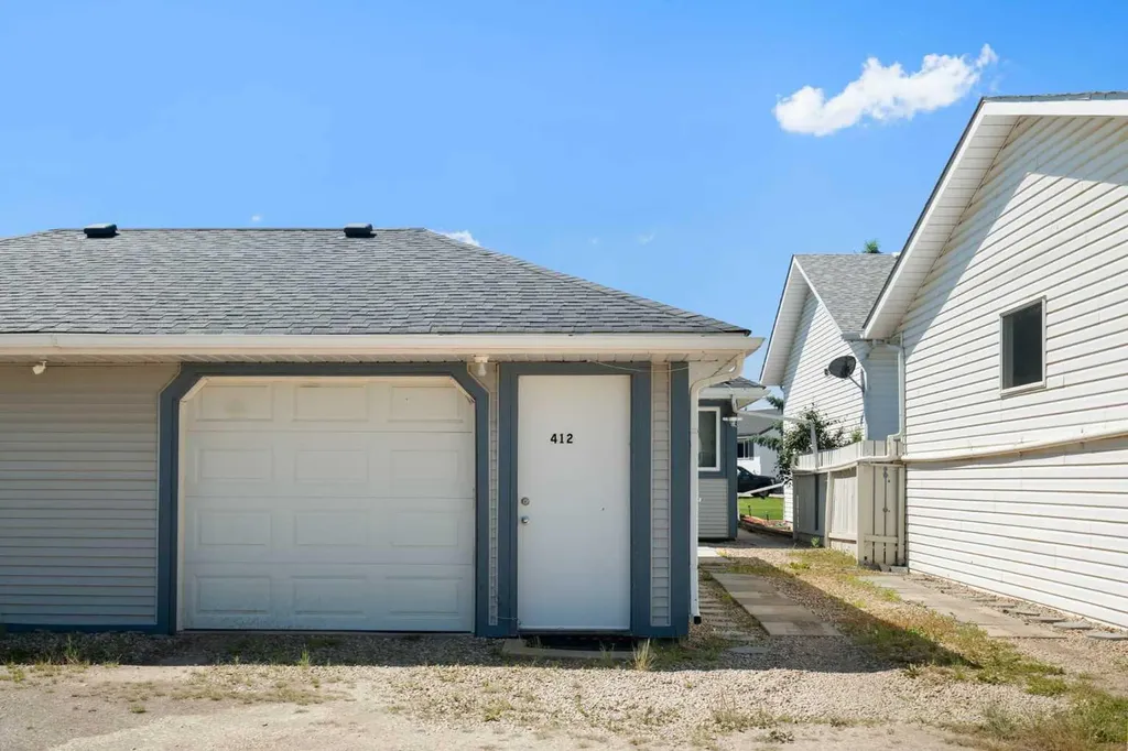 412 9 Street Beiseker AB T0M0G0